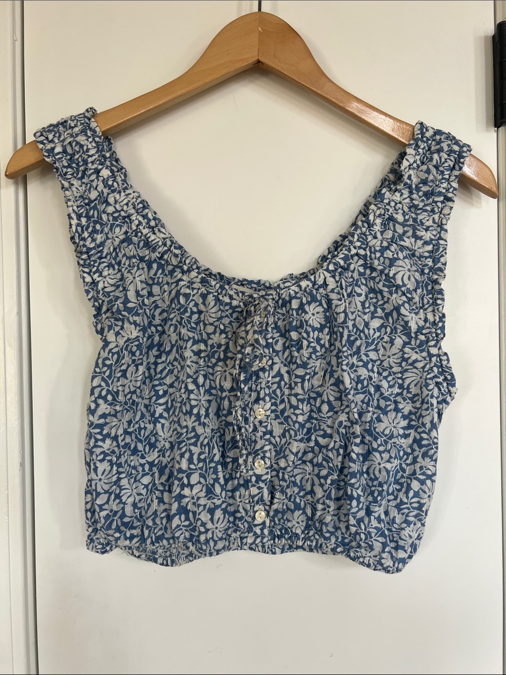 aerie Blue and White Floral Cropped Button Tank